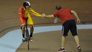 Spain's Tania Calvo Barbero (L) celebrates with a coach after winning the women's team sprint final with Spain's Helena Casas Roige on the third and final day of the UCI Track Cycling World Cup first round at the Sir Chris Hoy Velodrome in Glasgow, Scotland on November 6, 2016. / AFP PHOTO / NEIL HANNA