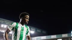 Líder destacado de Segunda División e invicto... si solo jugase en casa