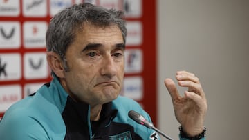 LEZAMA (BIZKAIA), 28/02/2025.- El entrenador del Athletic de Bilbao, Ernesto Valverde, ha ofrecido este viernes una rueda de prensa previa al partido liguero del sábado ante el Atlético Madrid en el Metropolitano. EFE/ Miguel Toña