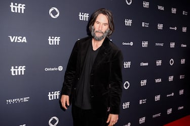 Keanu Reeves posa en la alfombra roja de los 50º Festival Internacional de Cine de Toronto.