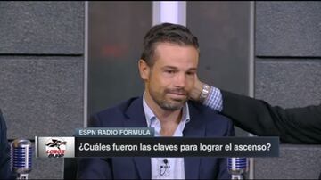 El técnico de Gallos Blancos tuvo un breve paso en el Fútbol Mexicano como futbolista de Atlante y Necaxa, pero era mejor conocido por ser hijo del legendario arquero mexicano. Después de incursionar en el mundo del espectáculo como actor de telenovelas, se preparó para ser director técnico y su conocimiento lo utilizó como analista deportivo. Trabajó en cadenas como TDN y ESPN, hasta que logró llamar la atención de Lobos BUAP. Hoy es técnico del Querétaro.