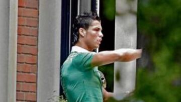 <b>EN CASA. </b>Cristiano atendió a AS en su mansión de Arderley Edge.