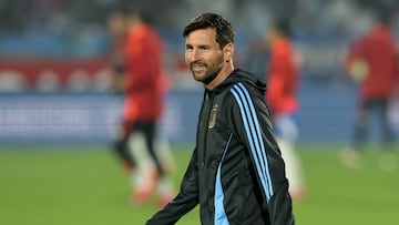 Argentina's forward #10 Lionel Messi warms up before the 2026 FIFA World Cup South American qualifiers football match between Chile and Argentina at the Nacional Julio Mart�nez Pradanos stadium in Santiago, on June 5, 2025. (Photo by Javier TORRES / AFP)