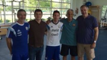 A PUNTO. Messi recibió en Argentina la visita de Zubizarreta y el doctor Pruna.