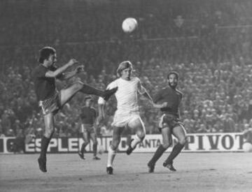 1976/1977 partido de Primera División entre el Real Madrid y el Valencia