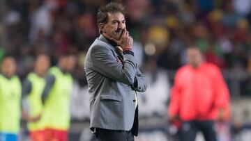 El estratega argentino sentenció que las críticas de la prensa es por el equipo, aunque también aseguro que influye que no es querido por los medios.