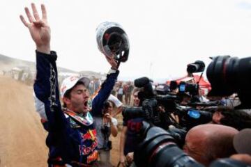 El español Marc Coma celebra su triunfo, tras finalizar la última etapa del Rally Dakar 2014 en la localidad de Illapel, a 150 kilómetros de Valparaíso (Chile).