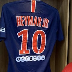 Neymar llegó al partido frente al Lille vestido de 'La casa de papel