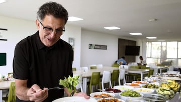 El sistema de alimentación que estructuró trajo beneficios para sus atletas. El club abrió las puertas de su cocina y comedor a AS para mostrar la dieta que sigue el plantel, basada en cuidar su salud y cubrir sus requerimientos.