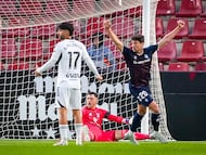 El Albacete, en un partido en viernes, ante el Eibar.