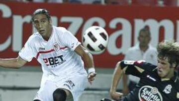 <b>SE ACABÓ LA RACHA. </b>Martín Cáceres intenta el remate en presencia de Rubén Pérez.