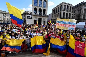 La afición colombiana feliz viendo a Egan Bernal como ganador del Giro. 