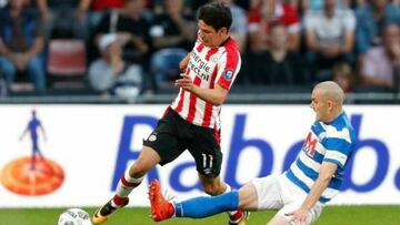 Triste debut para Hirving Lozano, el PSV pierde en casa por UEL