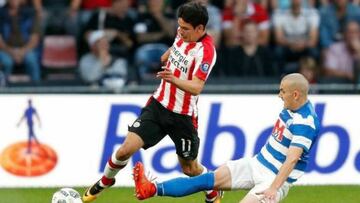 Triste debut para Hirving Lozano, el PSV pierde en casa por UEL