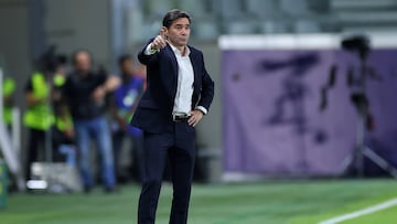 LIMASSOL (Cyprus), 05/11/2025.- Villarreal head coach Marcelino gestures on the touchline during the UEFA Champions League league phase match beween Pafos and Villarreal CF, in Limassol, Cyprus, 05 November 2025. (Liga de Campeones, Chipre) EFE/EPA/SAKIS SAVVIDES