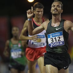 Toni Abadía y Susan Krumins ganan la Milla de Berango