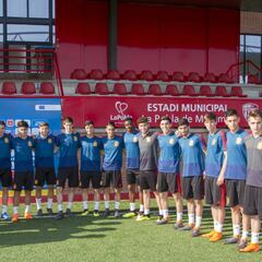 El balón empieza a rodar para el fútbol, con un ojo en Rusia