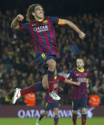 Puyol celebra un gol al Almer¨ªa en el partido de primera divisi¨®n del 2 de marzo de 2014.