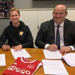 Oficial: el Barça ficha a De Jong