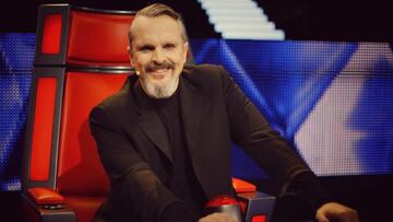 Miguel Bosé llama la atención en su último acto público: desubicado y perdido