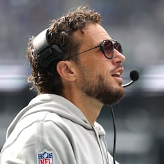 What is the NFL record for head coaches fired in a single season?