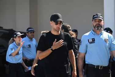 Diogo Dalot llega al funeral de Diogo Jota y su hermano André Silva en la Igreja Matriz de Gondomar el 5 de julio de 2025 en Gondomar, Portugal.