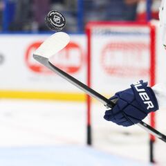 Wayne Gretzky is back for “NHL on TNT”: Who are the other commentators for the 2025 season?