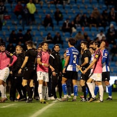 El Hércules-Sabadell se para 15 minutos por el lanzamiento de objetos