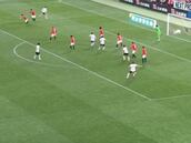 La última joya de Iniesta: asistencia desde fuera del área