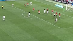 La última joya de Iniesta: asistencia desde fuera del área