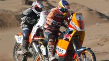 <b>GRAN RETO.</b> El piloto español está contento con la rápida actuación de la organización en el traslado del Dakar.