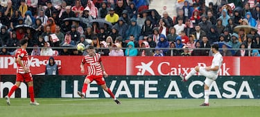 2-1. Marco Asensio asiste a Vinicus Junior para que marque el primer tanto del conjunto blanco.