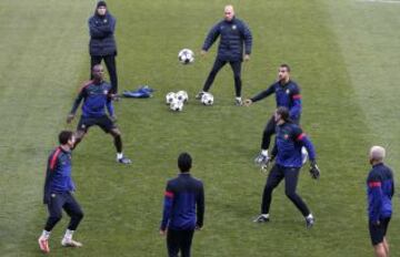 El conjunto blaugrana se entren&oacute; en el Parque de los Pr&iacute;ncipes de Par&iacute;s, escenario en el que se medir&aacute; al PSG en los cuartos de final de la Champions League.