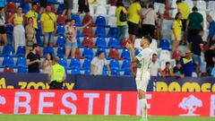 04/09/22  PARTIDO PRIMERA DIVISION 
VILLARREAL CF - ELCHE CF 
FIN DE PARTIDO SALUDO MASCARELL