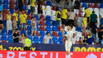 04/09/22 PARTIDO PRIMERA DIVISION
VILLARREAL CF - ELCHE CF
FIN DE PARTIDO SALUDO MASCARELL