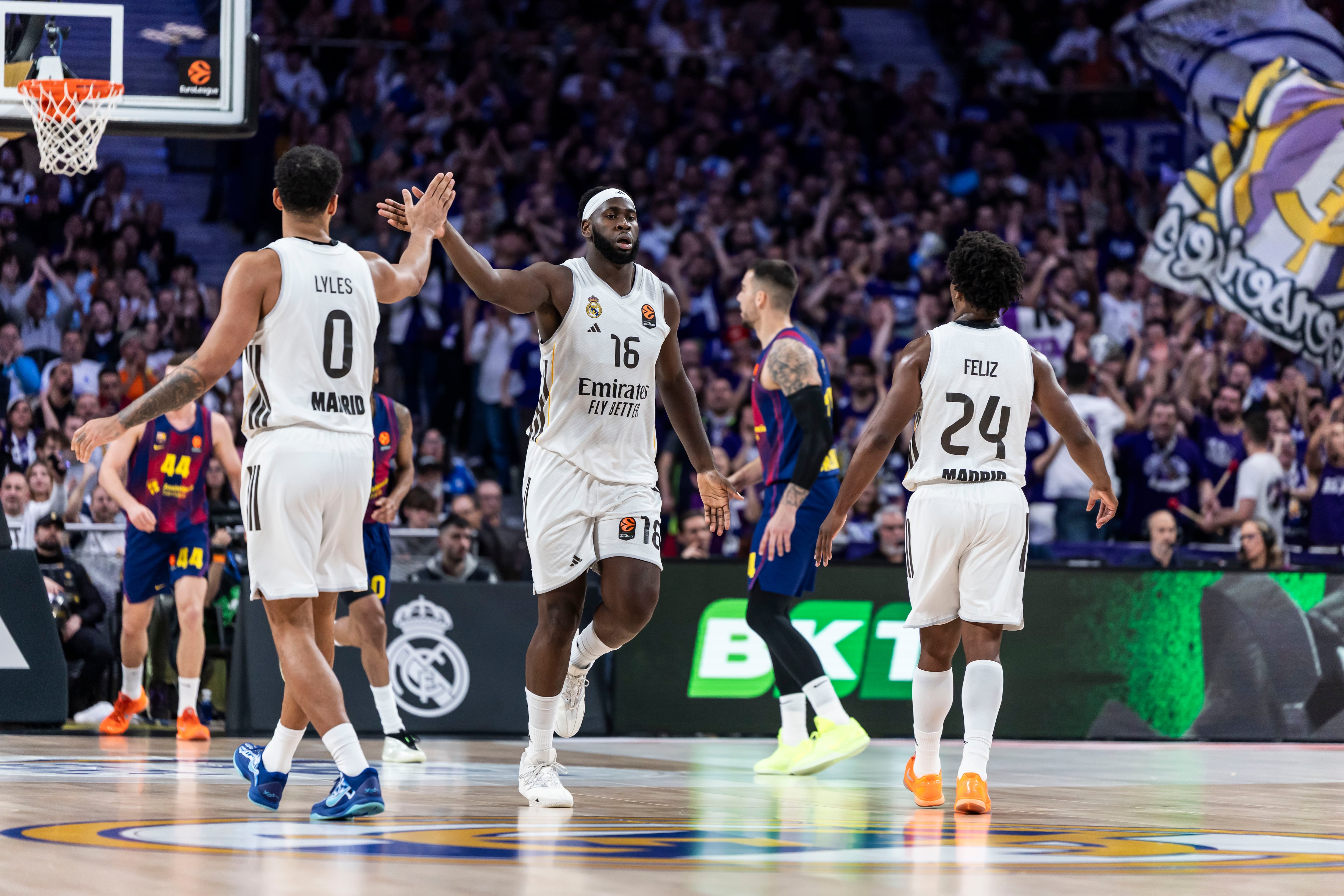 El Madrid más sólido empequeñece al Barça