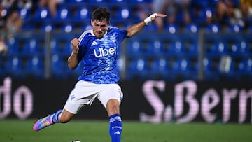 COMO, ITALY - JULY 23: Ivan Azon Monzon of Como scores his teams third goal during the Como Cup Match between Como 1907 and Al-Ahli at Giuseppe Sinigaglia Stadium on July 23, 2025 in Como, Italy. (Photo by Mattia Ozbot/Getty Images)