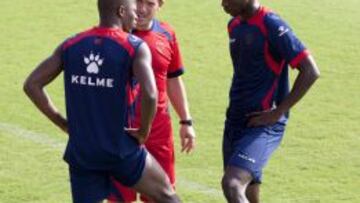 Diop y El Zhar, fuera de la lista para recibir al Sevilla por lesión