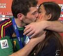 Iker Casillas-Sara: beso de película en directo