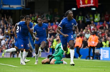 Liverpool debutó en la Premier League en condición de visitante ante el Chelsea. Luis Díaz abrió el marcador para los Reds, mientras que Axel Disasi empató para los locales para el 1-1 final.