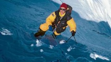 <b>LA MEJOR ALPINISTA. </b>La guipuzcoana Edurne Pasaban camino de la cumbre del Gasherbrum I.