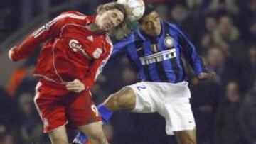 <b>LESIÓN.</b> Córdoba salió en camilla de Anfield y puede sufrir una lesión grave.