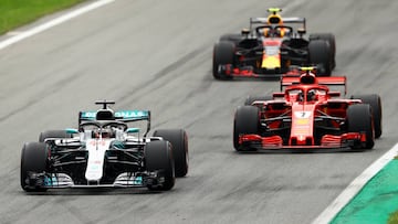 MONZA, ITALY - SEPTEMBER 02:  Lewis Hamilton of Great Britain driving the (44) Mercedes AMG Petronas F1 Team Mercedes WO9 ahead of Kimi Raikkonen of Finland driving the (7) Scuderia Ferrari SF71H and Max Verstappen of the Netherlands driving the (33) Aston Martin Red Bull Racing RB14 TAG Heuer during the Formula One Grand Prix of Italy at Autodromo di Monza on September 2, 2018 in Monza, Italy.  (Photo by Dan Istitene/Getty Images)