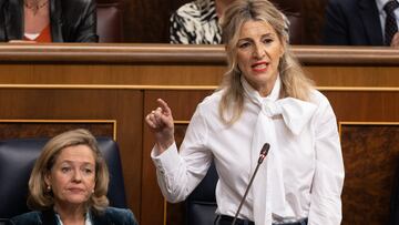 La vicepresidenta primera y ministra de Trabajo y Economía Social, Yolanda Díaz, interviene durante una sesión de control al Gobierno, en el Congreso de los Diputados, a 13 de diciembre de 2023, en Madrid (España). El Congreso celebra su primera sesión de control al Gobierno sin la presencia del presidente del Gobierno, que se encuentra en Estrasburgo (Francia) para clausurar la presidencia española del Consejo de la Unión Europea. El pleno de control se centra en cuestiones relacionadas con la ley de amnistía, un día después de comenzar su tramitación en el Congreso con el debate sobre su toma en consideración por el pleno.
13 DICIEMBRE 2023;SESIÓN DE CONTROL;GOBIERNO;LEGISLATURA
Eduardo Parra / Europa Press
13/12/2023