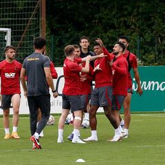 Akturkoglu, al que agredió Marcao, vuelve a pegarse con un compañero