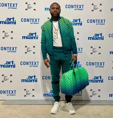 Mayweather aparece en una galería de arte con un modelo de más de 8.000 euros