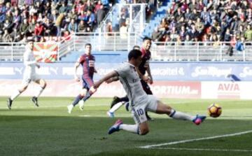 James Rodríguez marcó el tercer tanto en el triunfo del Real Madrid 1-4, ante el Eibar, por la fecha 26 de la Liga de España.