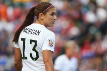 Medallista de Oro Olímpica con la selección femenina de fútbol de Estados Unidos en 2012.