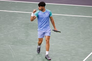 Paris (France), 29/10/2024.- Carlos Alcaraz of Spain reacts during his match against Nicolas Jarry of Chile at the Rolex Paris Masters tennis tournament in Paris, France, 29 October 2024. (Tenis, Francia, España) EFE/EPA/Mohammed Badra
