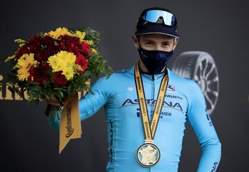 Miguel Ángel López, colombiano del Astana, ganó la etapa reina del Tour en su primera participación en la carrera francesa. Rigoberto Urán perdió tiempo y es sexto de la general. Roglic sigue líder. 